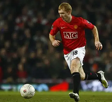 斯科尔斯的加薪风波：荣耀、抉择与内心之愧