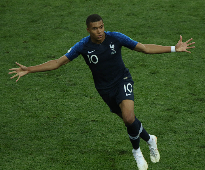 皇马大胜瓦伦西亚后巴尔韦德访谈：盛赞逼抢、<a href='https://www.www.dongzhou.cc/news/tag/1198.html' style='color: blue;'>姆巴佩</a>与<a href='https://dongzhou.cc/news/tag/1157865.html' style='color: blue;'>卡雷拉斯</a>