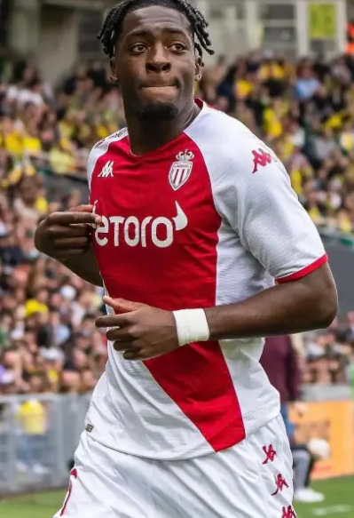 尤文图斯对迪萨西兴趣渐浓：转会动态与潜在阻碍分析